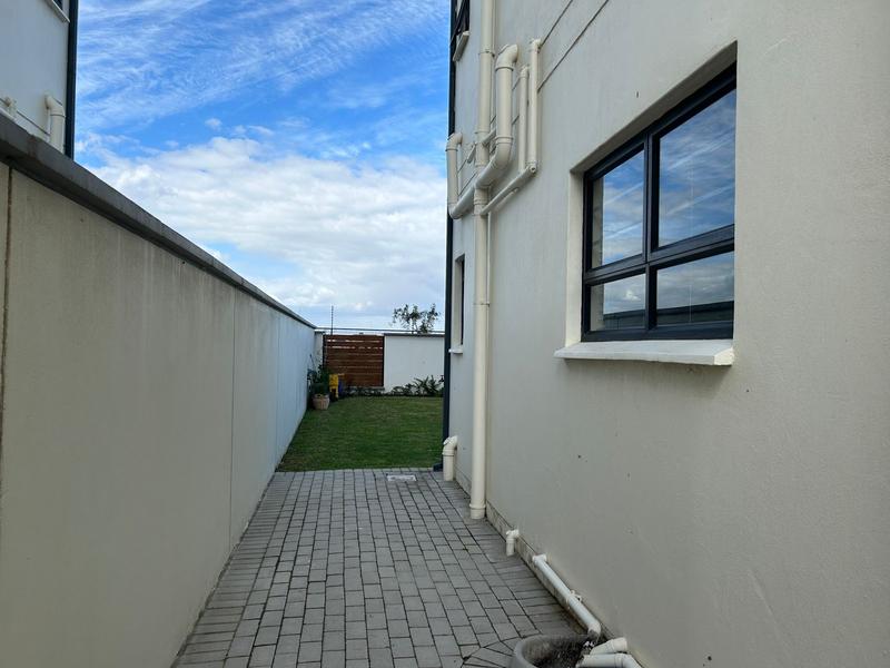 To Let 3 Bedroom Property for Rent in Sandown Western Cape